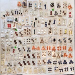 NICE LOT of 133 Vintage Cards of Buttons La Petite, La Mode, JBH International